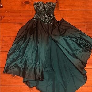 Absolutely Gorgeous Green Jovani Gown - Size 4